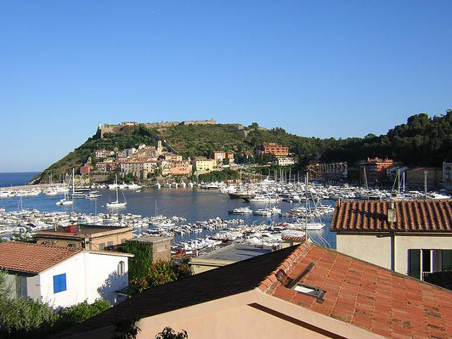 Installazione pontili galleggianti a Porto Ercole 